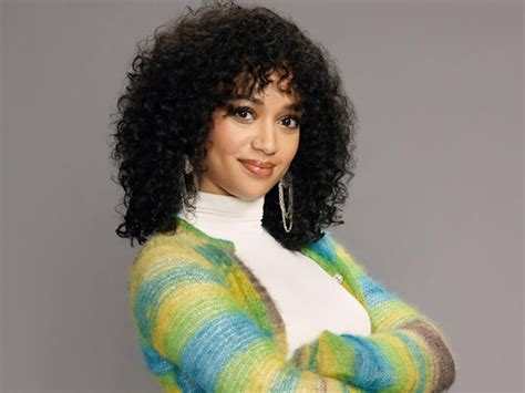 Samantha Logan biography: height, ethnicity, parents, boyfriend